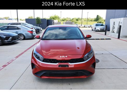 Used 2024 Kia Forte LXS w/ LXS Technology Package FWD image 2