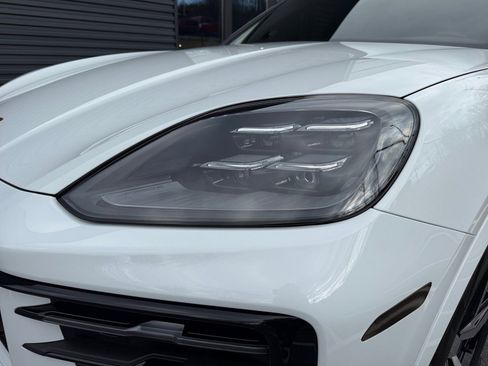 Certified 2025 Porsche Cayenne S image 10