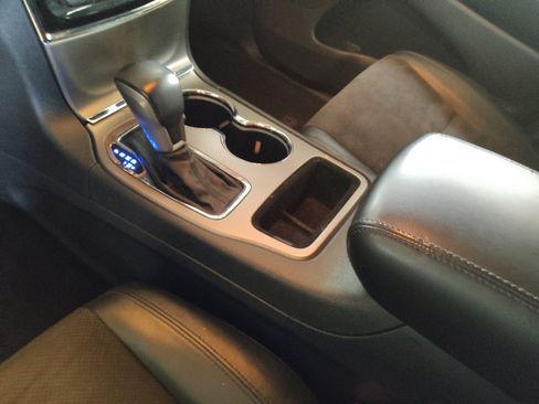 Used 2019 Jeep Grand Cherokee Laredo w/ Security & Convenience Group RWD image 26