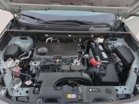 Used 2021 Toyota RAV4 XLE Premium image 10