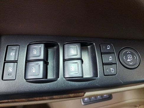 Used 2018 Chevrolet Suburban LT w/ LT Signature Package image 24