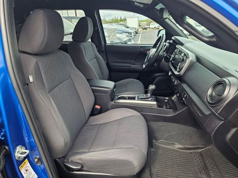 Used 2016 Toyota Tacoma TRD Sport w/ Exterior Package RWD image 29
