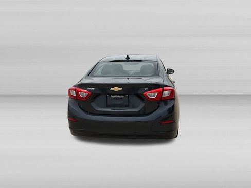 Used 2018 Chevrolet Cruze LT FWD image 5