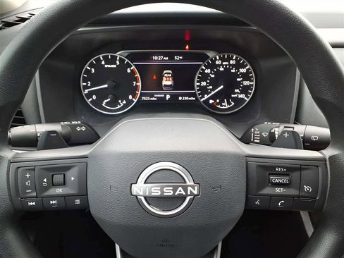 Used 2025 Nissan Rogue S image 14