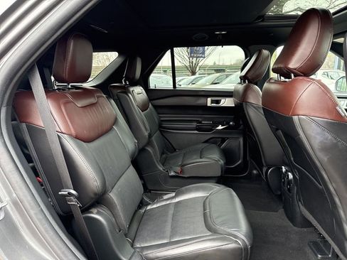 Used 2023 Ford Explorer Platinum w/ Technology Package AWD/4WD image 31