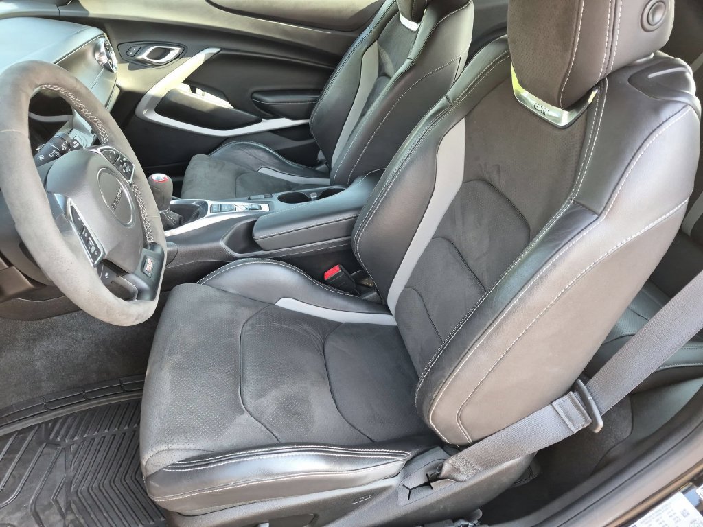 Used 2018 Chevrolet Camaro SS RWD image 16