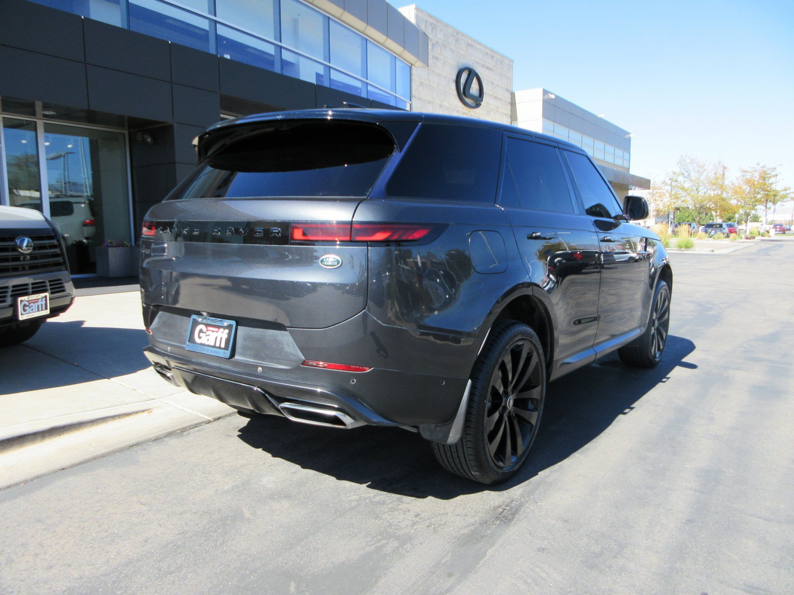 Used 2023 Land Rover Range Rover Sport SE AWD/4WD image 9