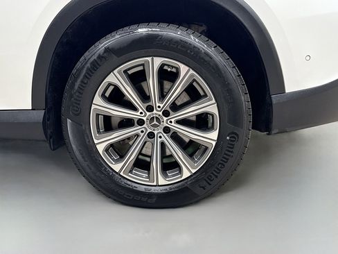 Used 2024 Mercedes-Benz GLC 300 4MATIC image 32