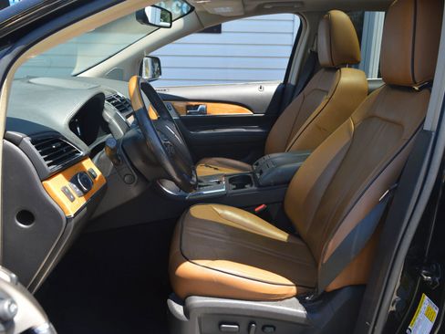 Used 2011 Lincoln MKX AWD w/ 102A Rapid Spec Order Code image 10