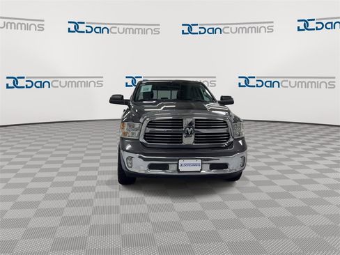 Used 2016 RAM 1500 Classic SLT w/ SLT Plus D￩cor Group image 3