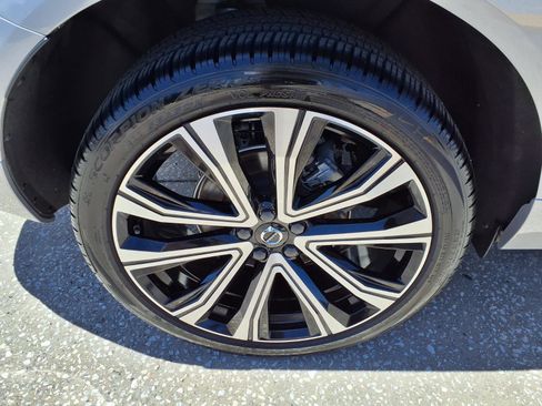 Certified 2023 Volvo XC60 B5 Ultimate w/ Climate Package FWD image 9