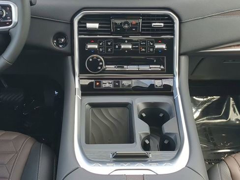 Certified 2026 Nissan Armada Platinum RWD image 18