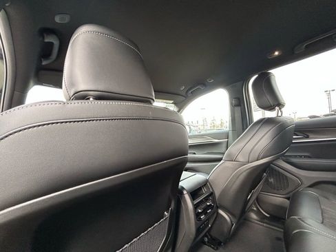 New 2026 Jeep Grand Cherokee Altitude AWD/4WD image 28