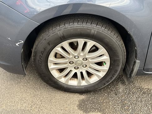 Used 2017 Toyota Sienna XLE w/ XLE Navigation Package image 9