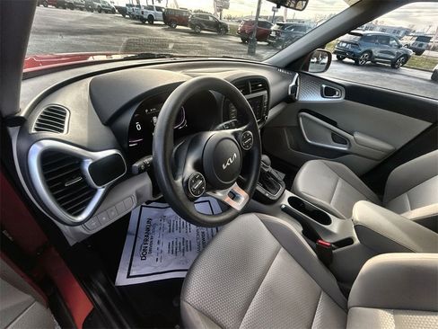 Used 2024 Kia Soul LX image 11
