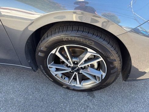 Used 2023 Kia Forte LXS image 9