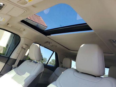 Used 2020 Ford Explorer Platinum w/ Premium Technology Package image 30