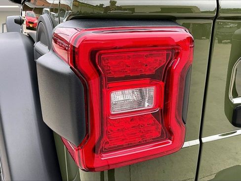 Used 2024 Jeep Wrangler Rubicon w/ Dual Door Group (Lowers Only) AWD/4WD image 25