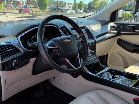 Used 2019 Ford Edge Titanium FWD image 9