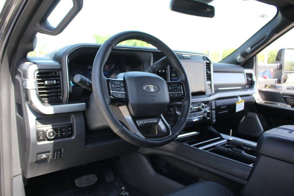 Used 2026 Ford F450 Platinum w/ FX4 Off-Road Package AWD/4WD image 8