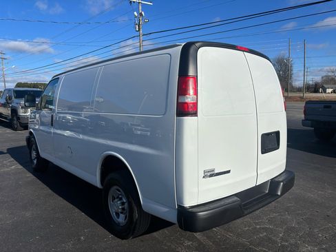 Used 2017 Chevrolet Express 2500 image 7