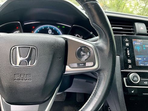 Used 2018 Honda Civic Touring image 17