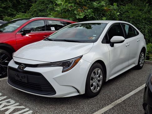 Used 2024 Toyota Corolla LE FWD image 3