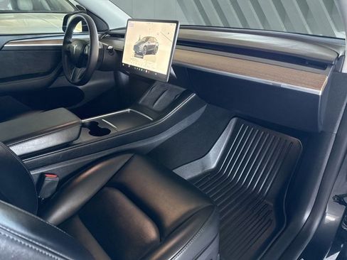 Used 2025 Tesla Model Y Long Range image 28