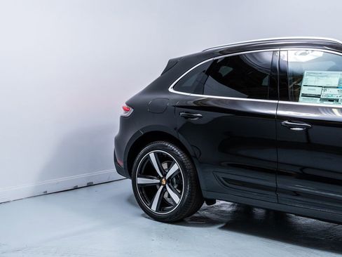 Certified 2026 Porsche Macan AWD/4WD image 11