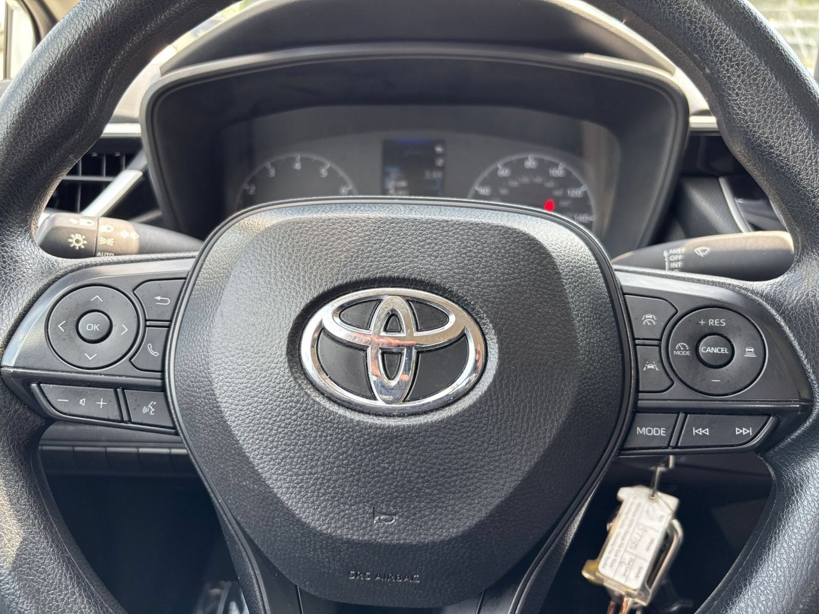 Used 2025 Toyota Corolla LE FWD image 25