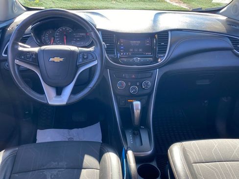 Used 2020 Chevrolet Trax LT w/ LT Convenience Package FWD image 9
