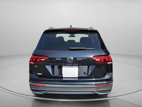 Certified 2024 Volkswagen Tiguan SE FWD image 4