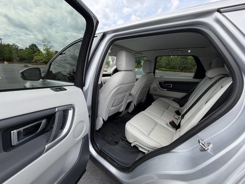 Used 2018 Land Rover Discovery Sport HSE image 13