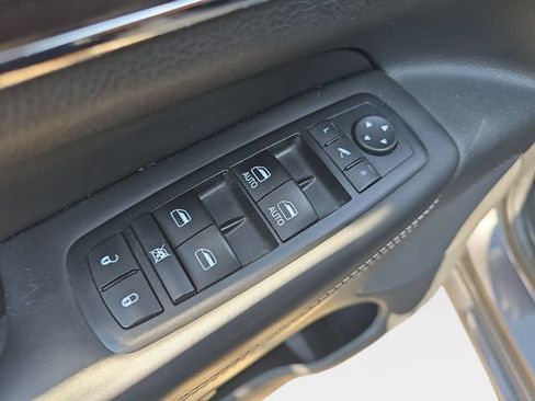 Used 2017 Jeep Grand Cherokee Overland w/ Jeep Active Safety Group AWD/4WD image 19