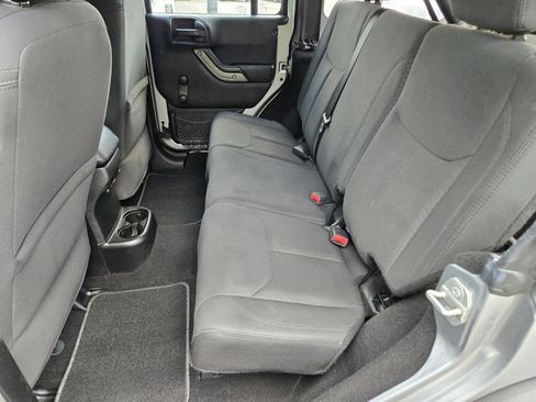 Used 2018 Jeep Wrangler Unlimited Sport w/ Connectivity Group AWD/4WD image 16