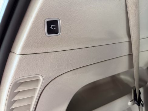 Used 2022 Chrysler Pacifica Touring-L FWD image 6