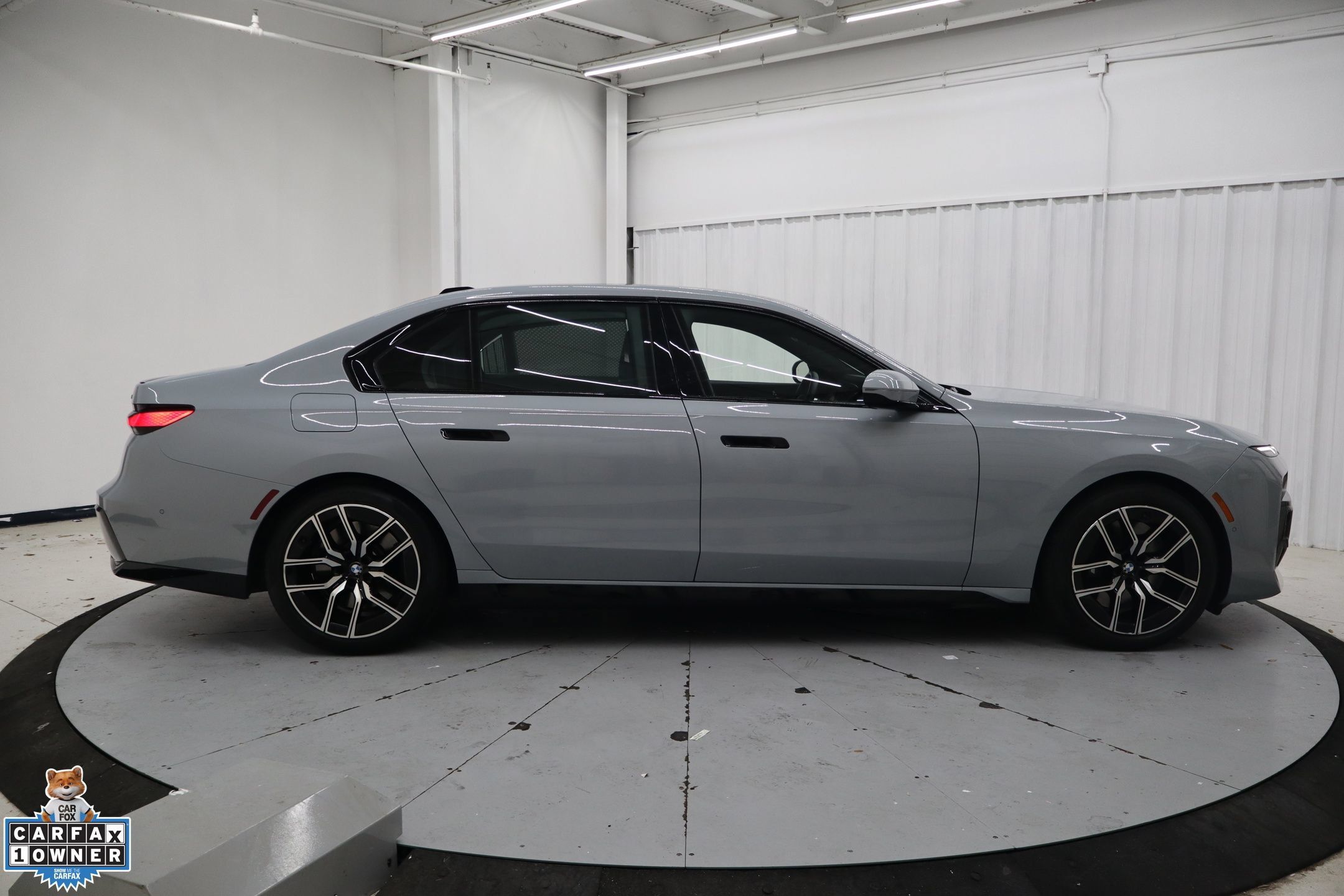 Used 2026 BMW 740i xDrive AWD/4WD image 2