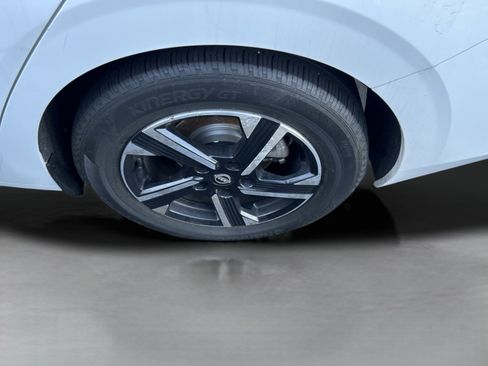 Used 2024 Nissan Sentra SV image 9