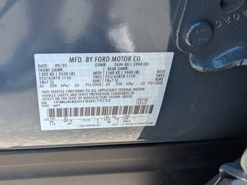 Used 2025 Ford Explorer Active AWD/4WD image 42