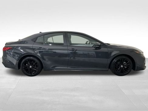 Used 2025 Toyota Camry SE image 6