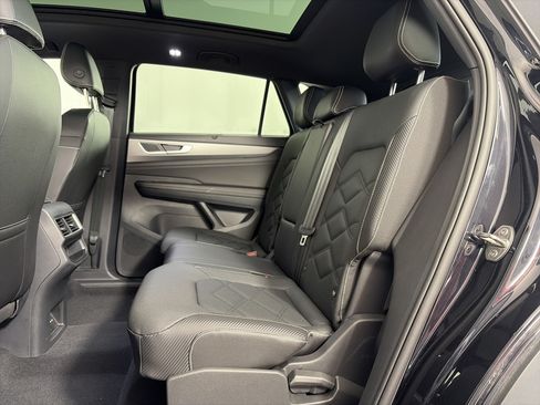 Used 2026 Volkswagen Atlas Cross Sport SE w/ Panoramic Sunroof Package AWD/4WD image 7