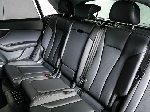 Used 2023 Audi Q8 Prestige w/ Prestige Package image 18