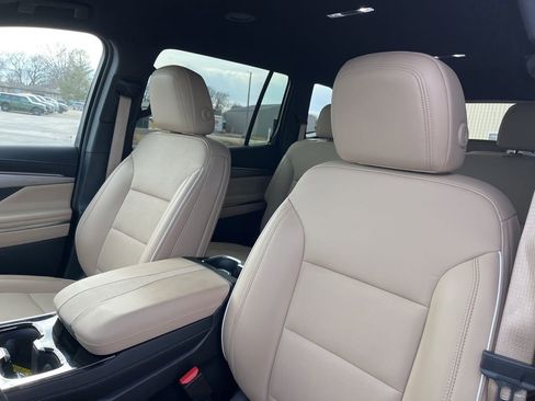 Used 2025 Buick Enclave Preferred image 12