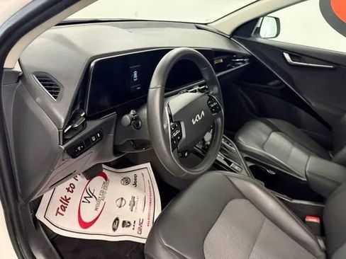 Used 2025 Kia Niro EX FWD image 12