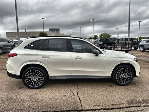 Used 2025 Mercedes-Benz GLC 350e 4MATIC image 10