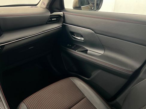 Used 2025 Nissan Kicks SR FWD image 11