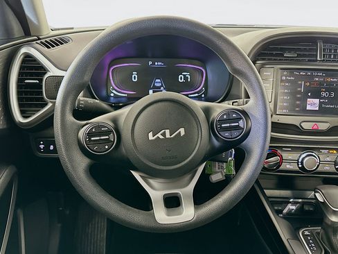Used 2025 Kia Soul LX w/ LX Technology Package image 18