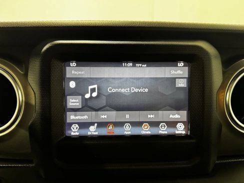 Used 2019 Jeep Wrangler Unlimited Sahara w/ Safetytec Group AWD/4WD image 22