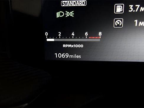 Used 2025 Nissan Kicks SR w/ Illumination Package image 16