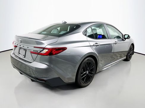 Used 2025 Toyota Camry SE image 4